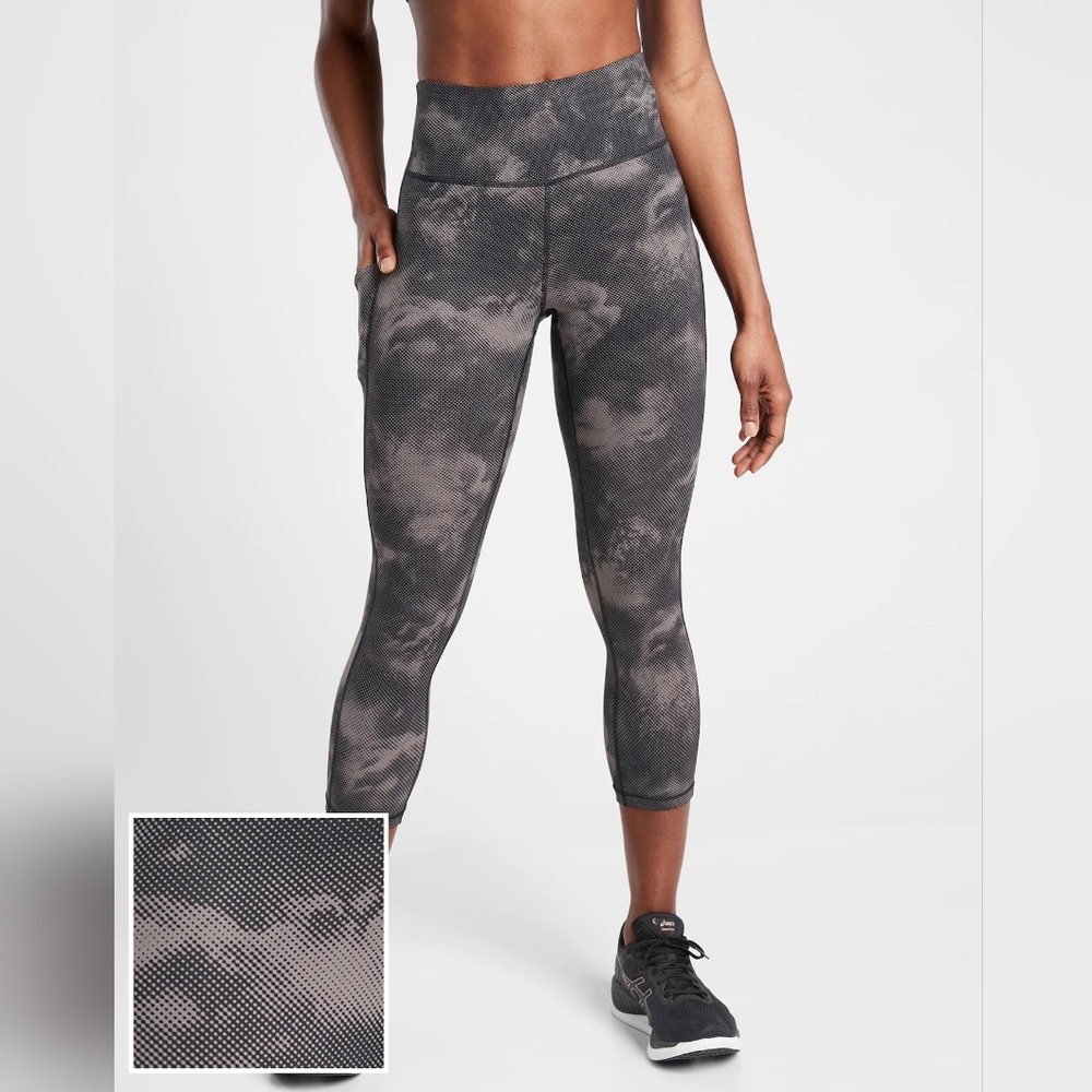 ATHLETA Ultimate Stash Pocket Printed Capri